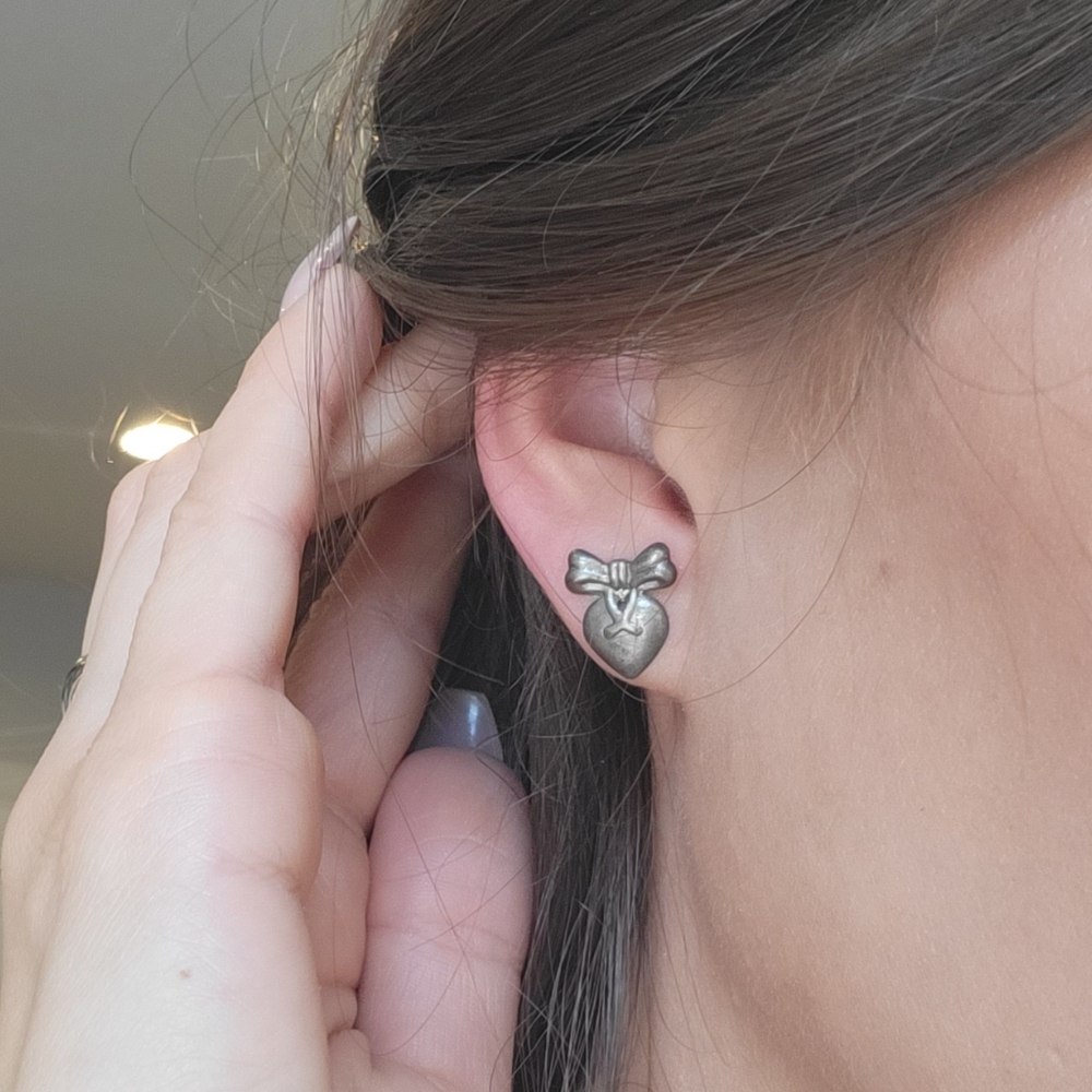 Vintage bow heart earrings